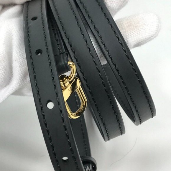 Authenticity Guarantee LOUIS VUITTON M90510 MonogramVernis Belt Body bag Crossbo - Picture 7 of 14